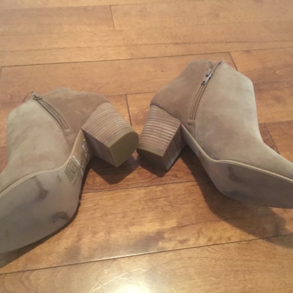 Lucky Brand Hartlee Ankle Boots - Picture 4 of 4